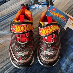 Hot Wheels Kids' Black & Red Light-Up Sneakers